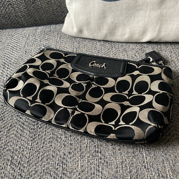 Coach Black Canvas Tan C Signature Leather Trim Wristlet Wallet. - Picture 6 of 16